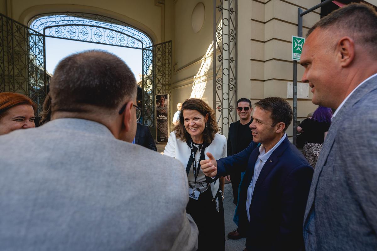 Comitiva de prefeitos brasileiros visita o Mercado do Bolhão